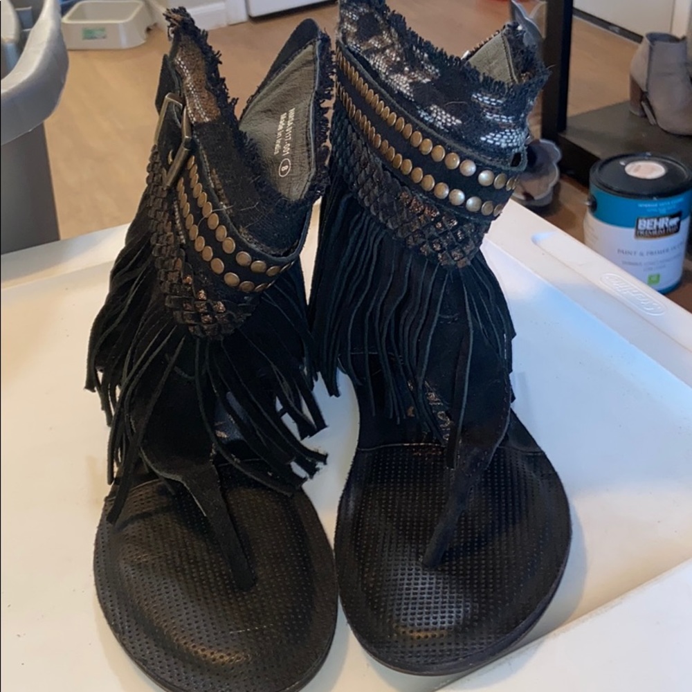 Fringe cuffed Sandals
